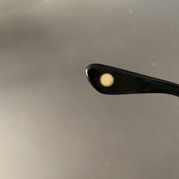 Vintage Chanel quilted sunglasses. - Picture 5 of 10